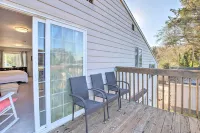 Pet-Friendly Rockaway Beach Home w/ Fire Pit! - 3 stjerner