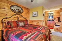 Game Room & Hot Tub! Black Bear Falls Resort Cabin - Country Houses