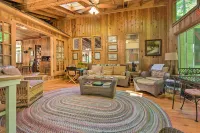 Douglas 'Whispering Winds' Cottage w/ Beach! - parking