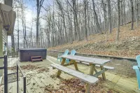 Family Getaway < 2 Mi to Massanutten Ski Lodge! - parking