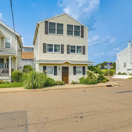 Walk to Beaches: Sunny East Haven Home w/ Yard