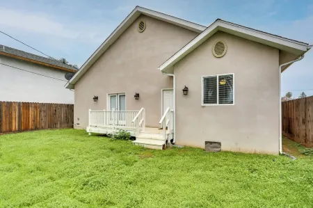 Stunning Clovis Home ~ 1 Mile to Old Town!