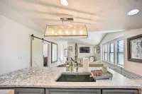 Castle Rock Cottage - Walk to Town! - 4 stjerner