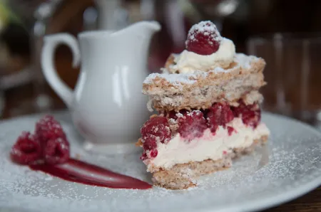 The Greyhound Inn and Hotel Отели в г. Деводен