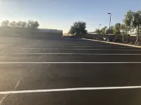 Baymont by Wyndham Phoenix I-10 Near 51st Ave - parkir