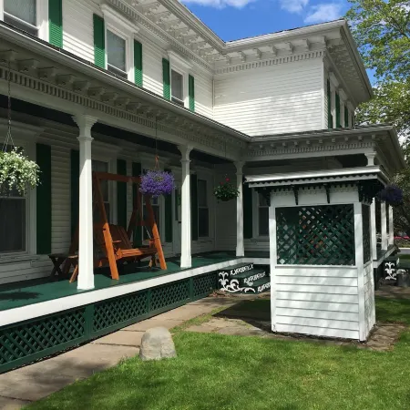The Colonial Motel