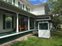 The Colonial Motel Hotels in Roxbury