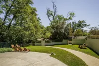 The Jack London Lodge Hotels in Glen Ellen