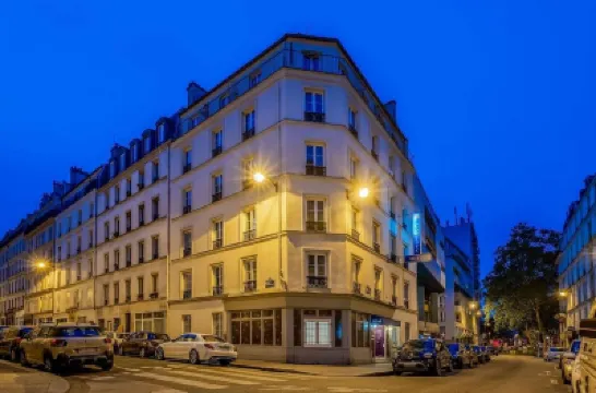 Hôtel Folie Galerie Univer / Colette Colla周辺のホテル