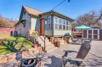 1/2 Mi to Lake Lawtonka: Mtn-view Haven! - 4-Star