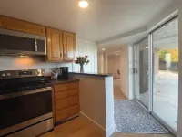 Cheerful Designer Condo w/ City & Mountain Views