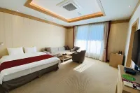 U Castle Hotel