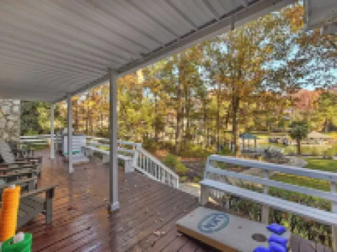 Lakefront Home Private Dock, Tiki Bar, Firepit Shore to Please by Avantstay Hotels in Westport