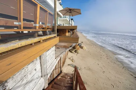 Unbeatable Beachfront Bliss w/ Ocean Views, Luxe Interiors & Patio Beach Road