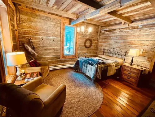 A Rustic Cabin on Long Lake