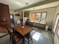 Creekside Cabin! Work Crews Welcome! Hotels in Fortuna