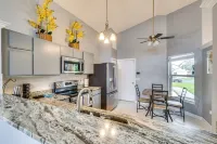 Lovely Florida Retreat w/ Lanai: 5 Mi to Riverwalk