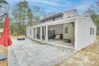 2 Mi to Beach: Falmouth Group Getaway w/ Game Room - Parkplatz