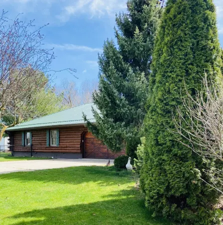 Log Cabin Haus in Amish Country Shipshewana, Indiana