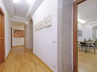 Romulus Rooms by Hostand Hoteles cerca de Grandes Almacenes La Rinascente