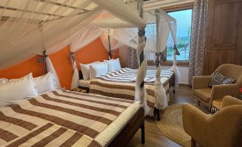 Moyoni Africa Lodge & Tours