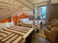 Moyoni Africa Lodge & Tours
