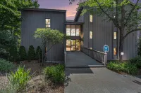 Golf View Condo w/ Free WiFi & Parking - 5518