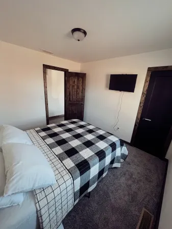 Stockton Lakes’ Rustic Retreat - Cozy & Close Отели в г. Линн Тауншип