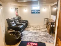 Harding Lakeside Getaway| 8 bedroom sleeps 16! Hotels in Muskegon