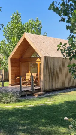 Ritopia Glamping Отели в г. Сремски Карловци