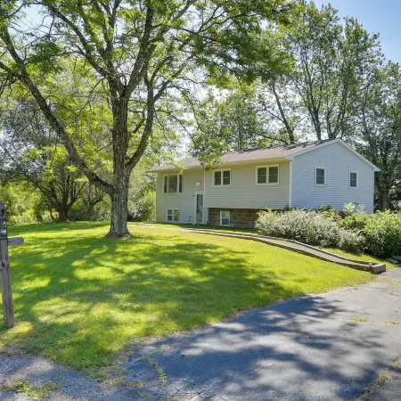 Kiamesha Lake Home w/ Deck, 4 Mi to Resorts World!