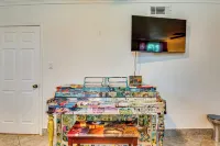 1 Mi to Train: ATL Area Apt w/ Patio & Shared Yard Hotels in East Point