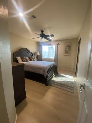 5 Bedrooms Home in the Greenvalley Area. 30 Days Minimum Rental/Pet Friendly 헨더슨-그린 밸리 호텔