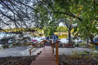 Sunrise Oasis - Enjoy Lakefront Living