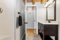 Good Tidings Stay for 8! - Homestays