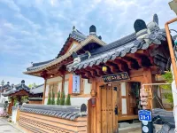 Jeonju Areumdaunjip Hanok Chaeheomgwan Hotels near Gyeonggijeon Shrine