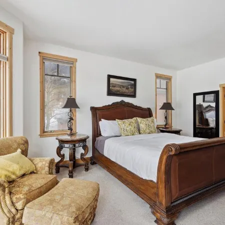 Spectacular Ski-in/Out House on Golf Course! Private Hot Tub w/ Mountain Views!