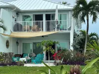 Beautifully furnished Treasure Cay 2bd 2bth condo with 36’ boat slip! Hotels in Great Abaco