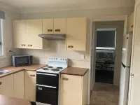 Cosy cottage on the edge on town within walking distance to the centre of town. 걸공 호텔