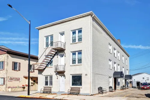 Proximity to Winery and Close to Beach - Stunning Getaway فنادق في Algoma