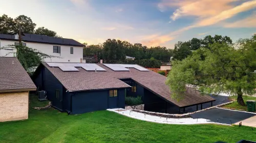 Stylish Retreat, Shared Pool & Yard Near Downtown Fairlawn Lane A by Avantstay