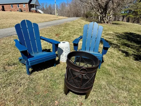 1 BR / 1 BA - Walk to the park, restaurants, breweries & shops in town!