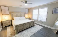 Hendrix Hideaway Hotels in Lexington