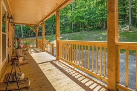 Private Cozy Dog Friendly Cabin Home Surrounded by a Variety of Beautiful Trees