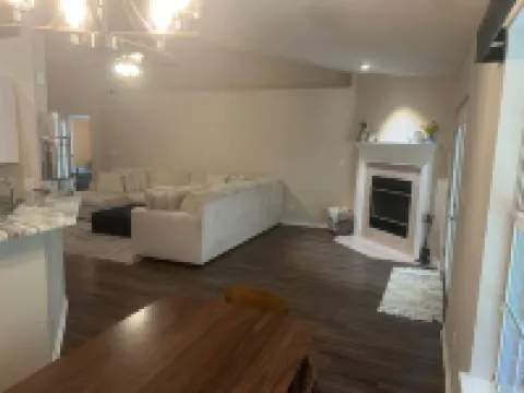 Family Oasis in Milton – 4BR, Sparkling Pool, Pet-Friendly & Fully Fenced! Hoteles en Milton