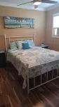 5 O'Clock Somewhere getaway-Walk/Bike to Beach,Shops ,Fenced private doggie area