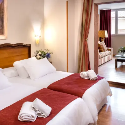 Hotel Reina Cristina Các khách sạn gần Tu viện Saint Jerome