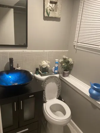 single family house with 5 bathroom 3 bathroom Livingroom family room