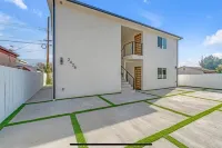 Charming 2-bedroom apartment with WiFi, AC in beautiful Burbank