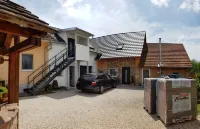 Nice new, modern furnished apartment Hotels in Neuried